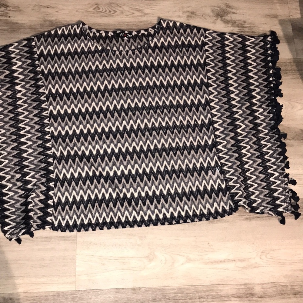 Super cute shall type shirt   Arms drape down.